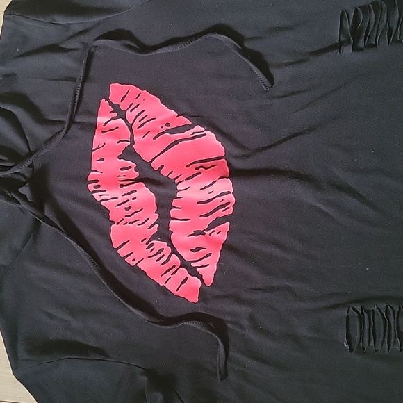 Cute top - Picture 3 of 3